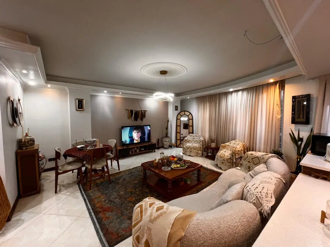 اپارتمان غرق نور