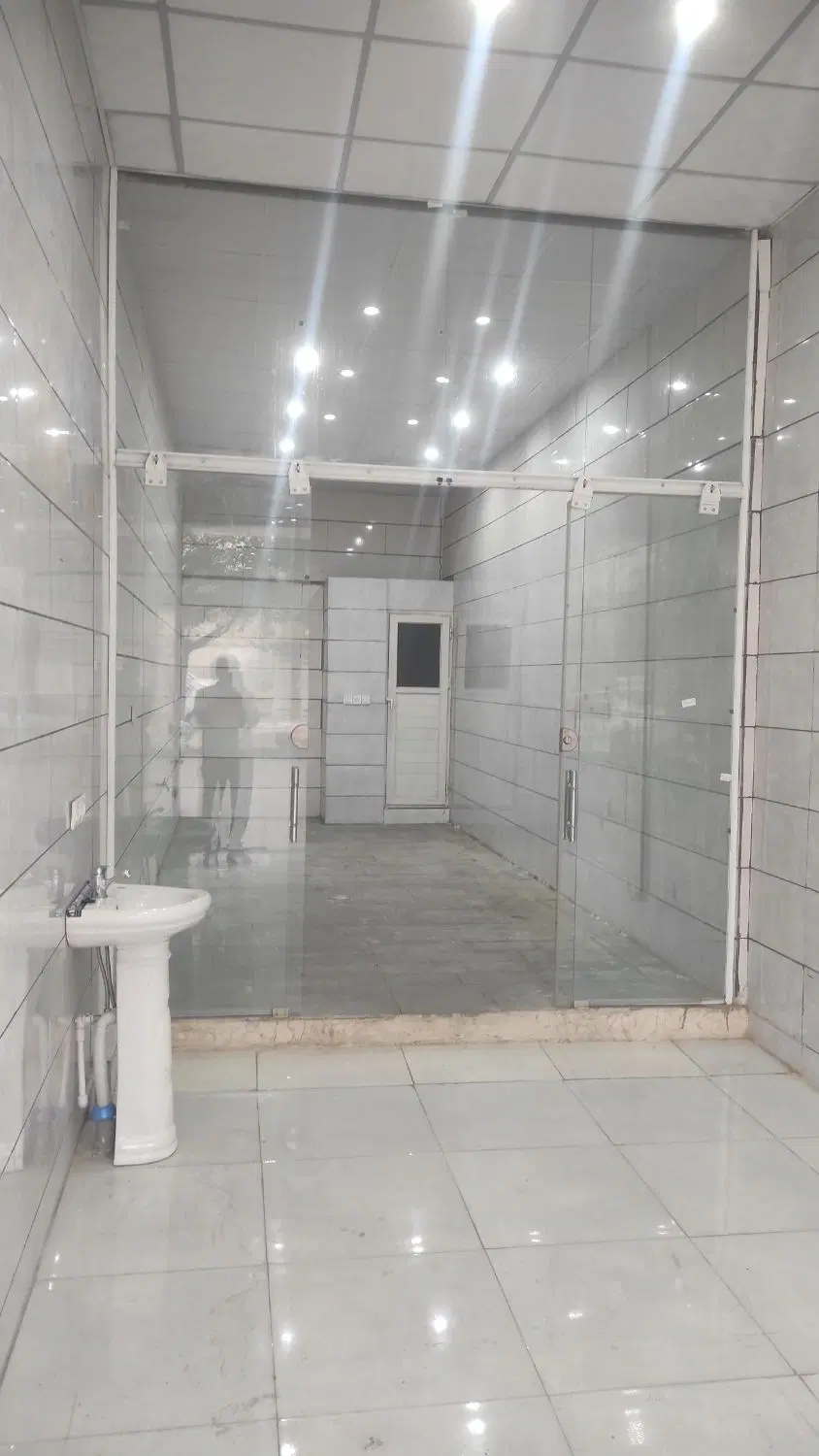 مغازه ۱۵۰ متری و ۳۵ متری حاشیه رسالت کنار پل