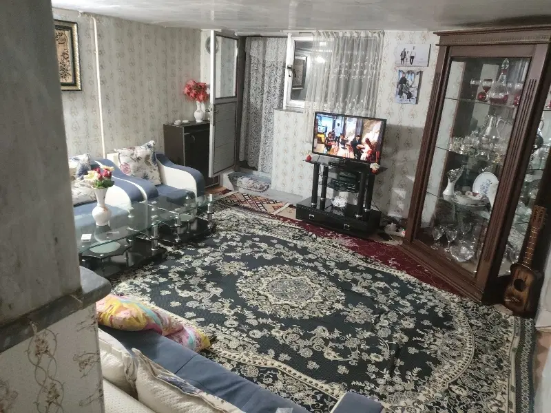 یک ونیم طبقه حیاط مسکونی