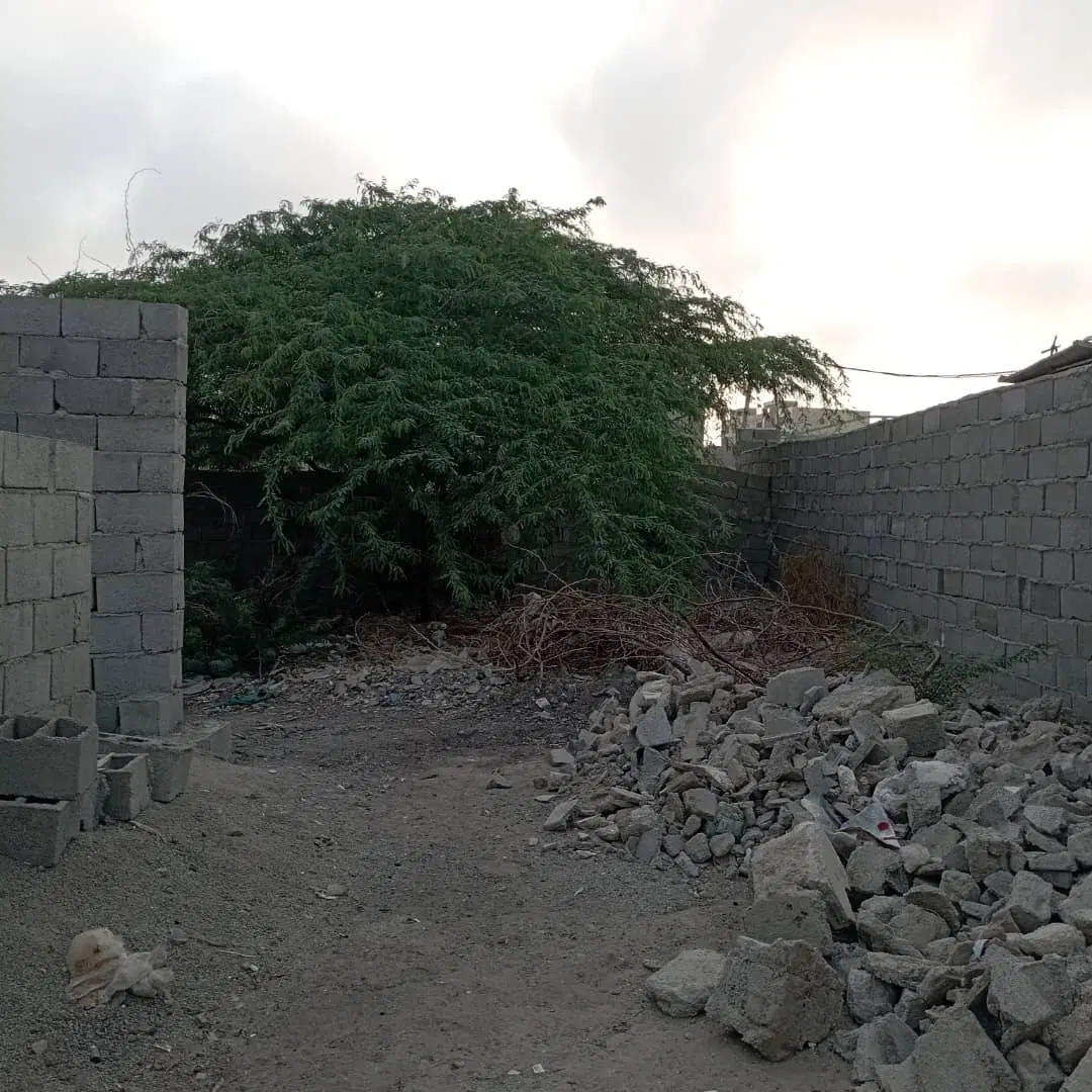 زمین فروشی