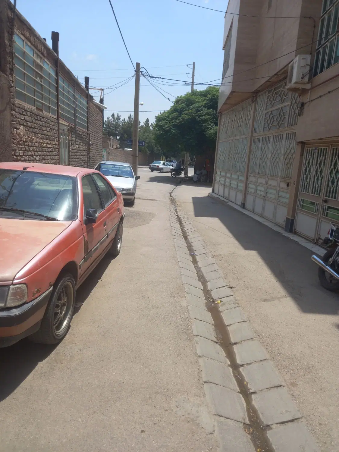 منزل فروشی۳ طبقه. مسکونی تجاری.   خیابان شایسته.