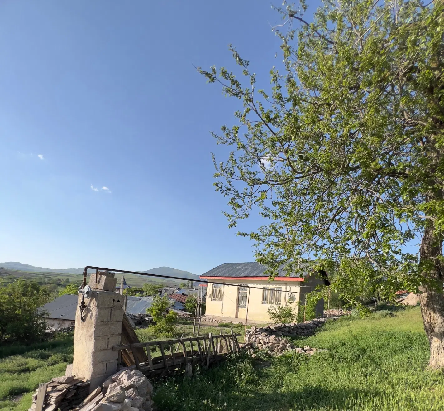 فروش خانه روستایی با ۳۰۰ زمین