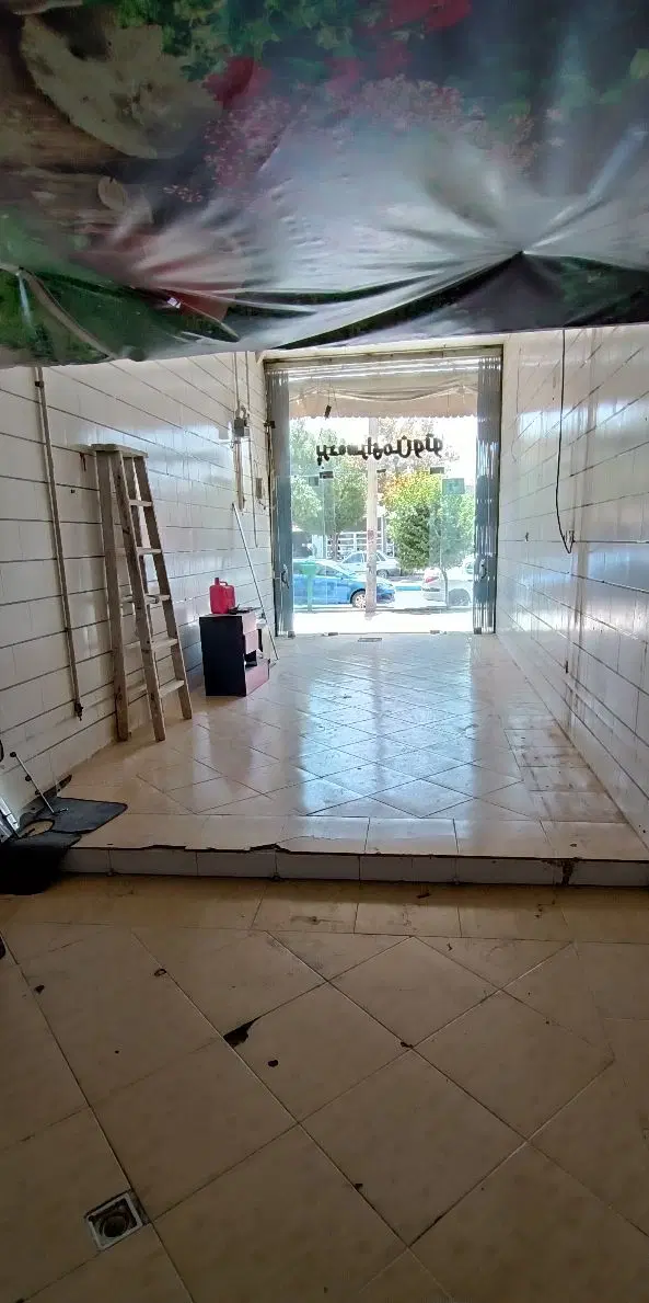 رهن و اجاره مغازه بر خیابان اصلی ۲۴متری دوم