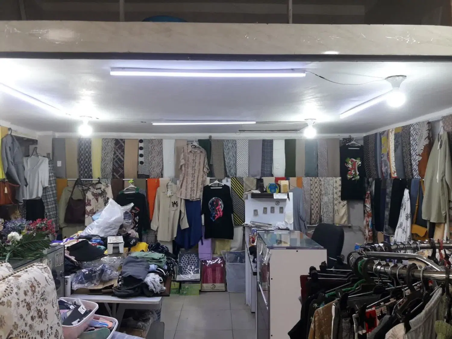 مغازه ۴۵متری سراصلی باشگاه مرکزی ۱۵متر بالکن