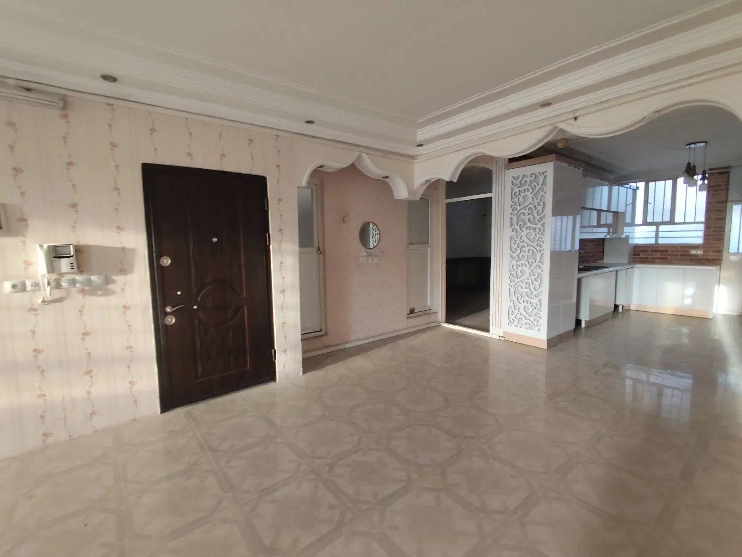 اجاره واحد ۲۲۰ متری چهارراه رسولی