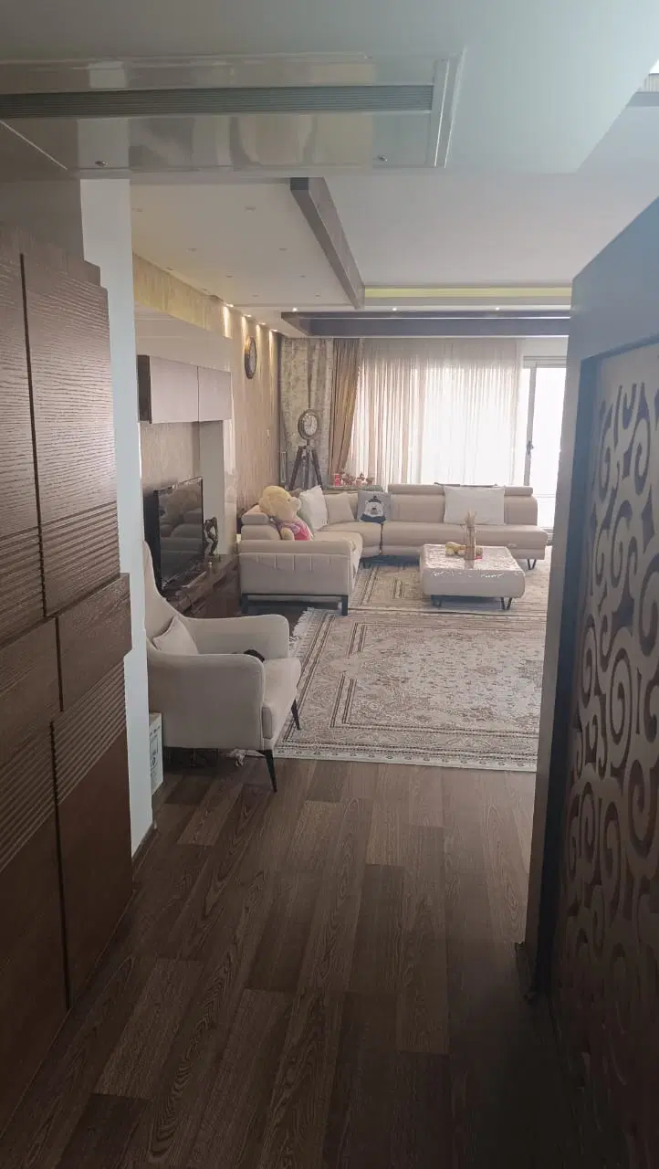 آپارتمان ۳ خواب. باغ دریاچه
