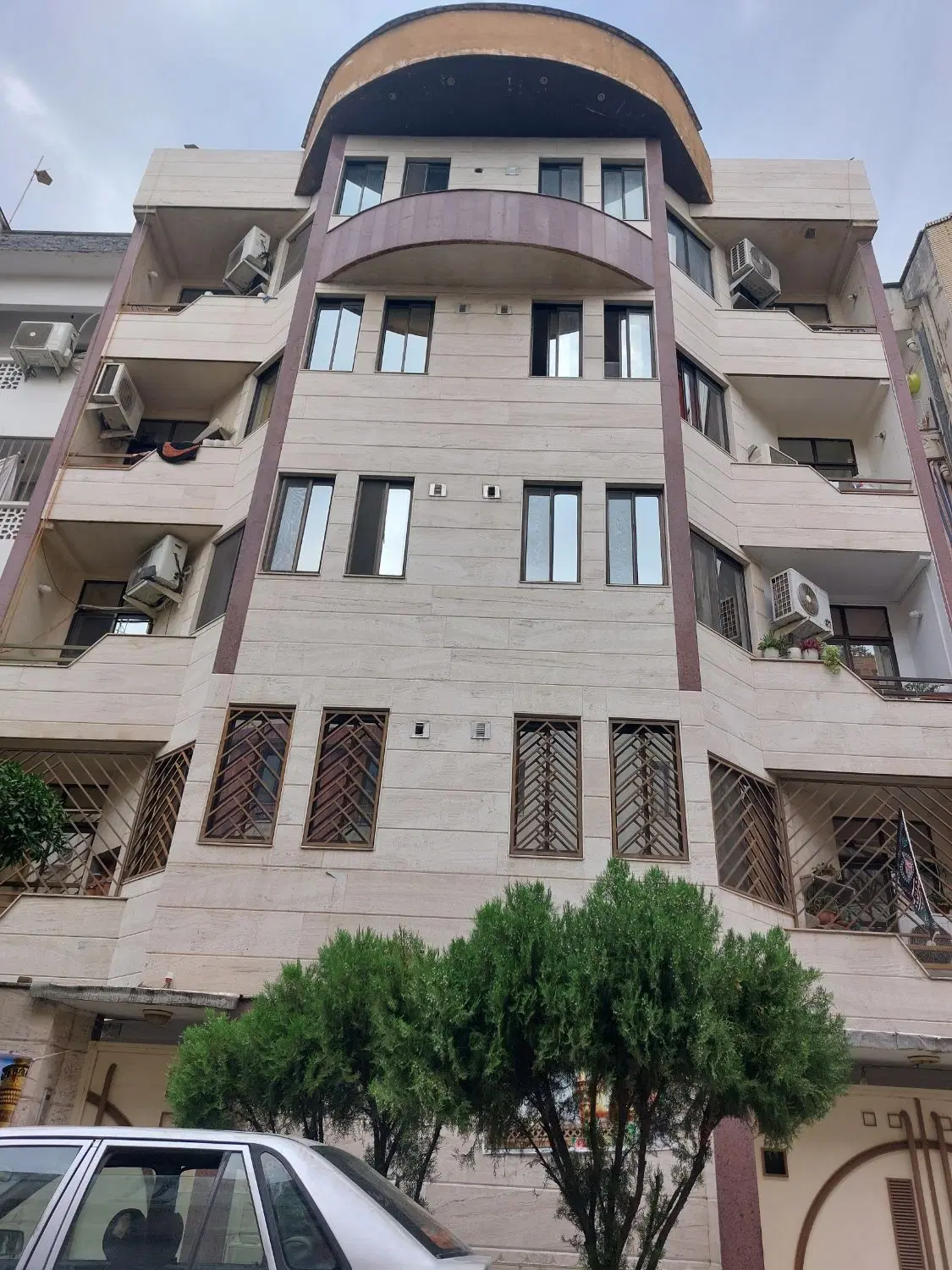 آپارتمان ۱۱۰ متری واقع در شهبند