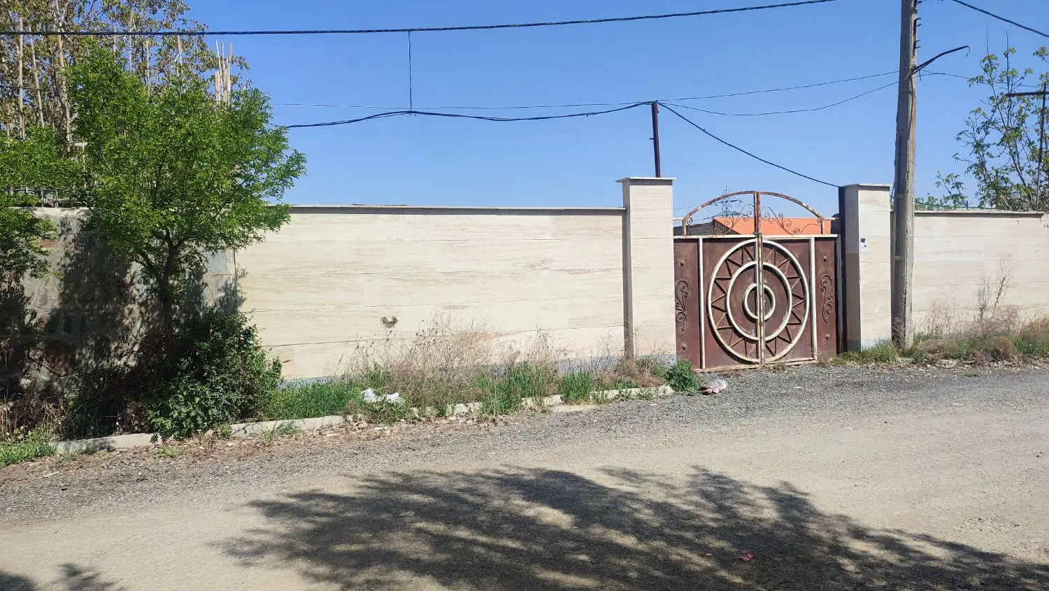 چهاردیواری  موقعیت عالی  در  چهارباغ
