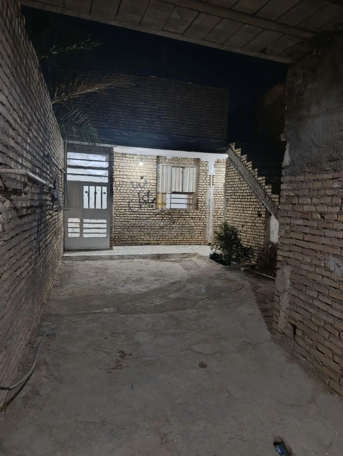 خانه ویلایی دارای مغاذه