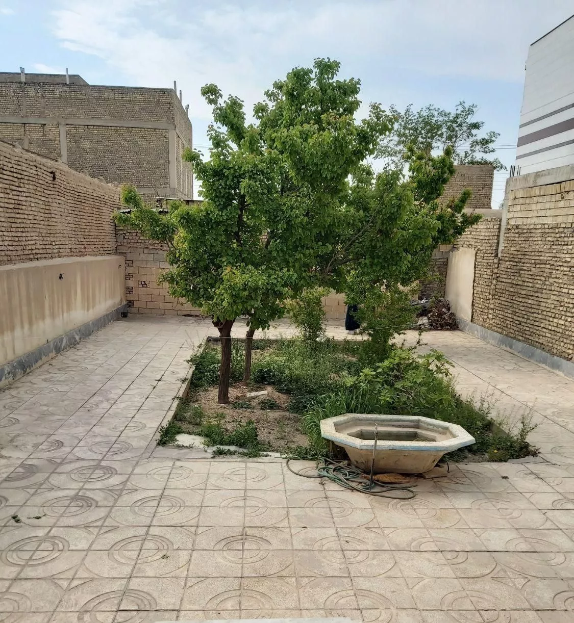 ویلایی_۴خوابه_۳۸۵متری_حیاط اختصاصی_همکف