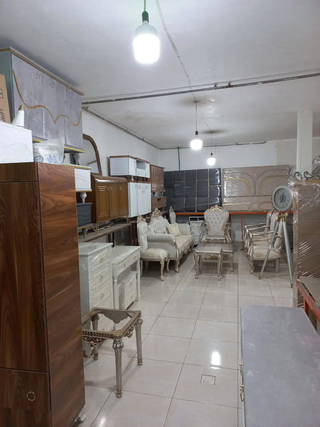اجاره مغازه ۱۰۰متری مابین میدان قیام ودروازه مشکین