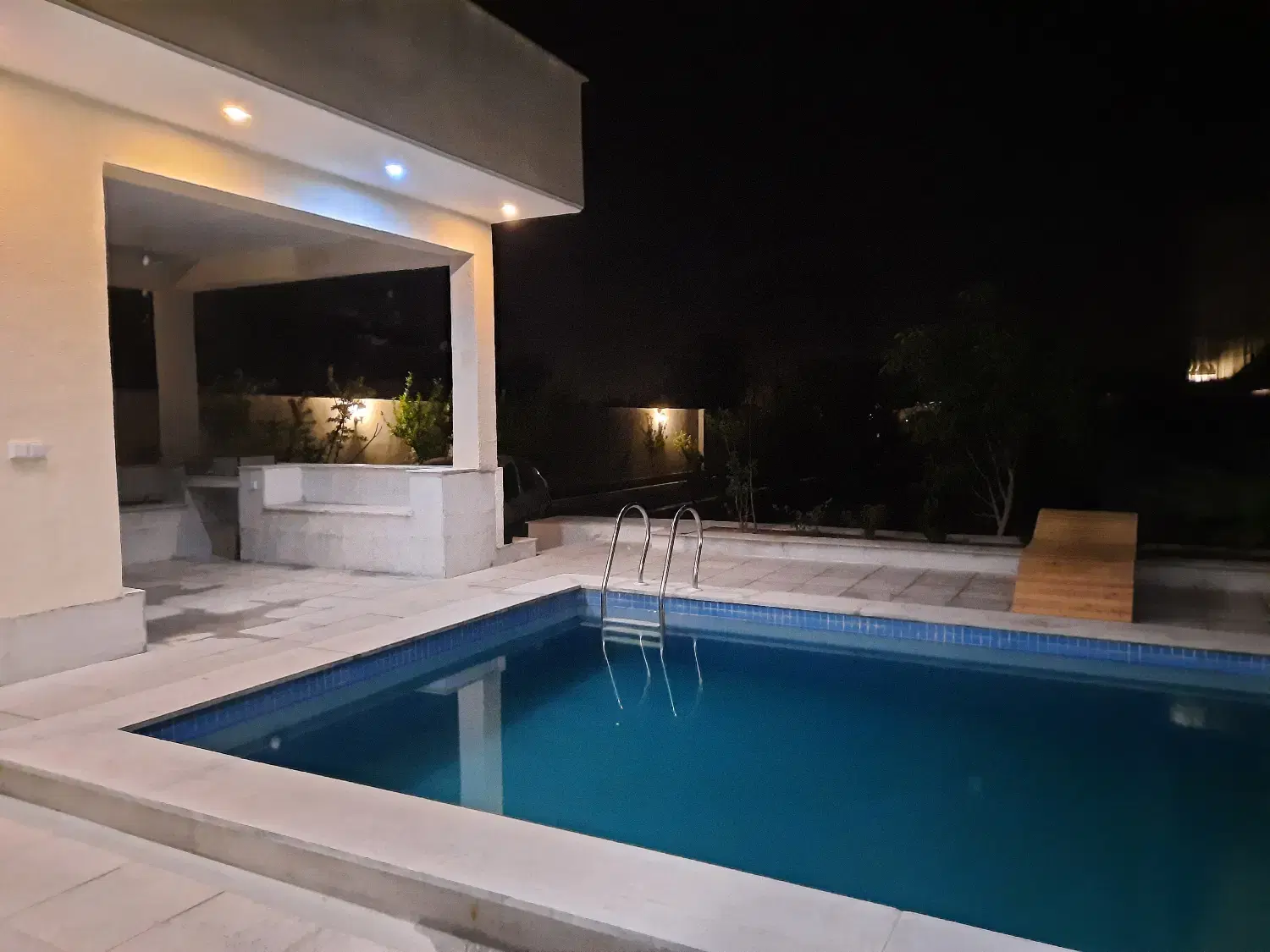 ویلا باغ مدرن و مهندسی