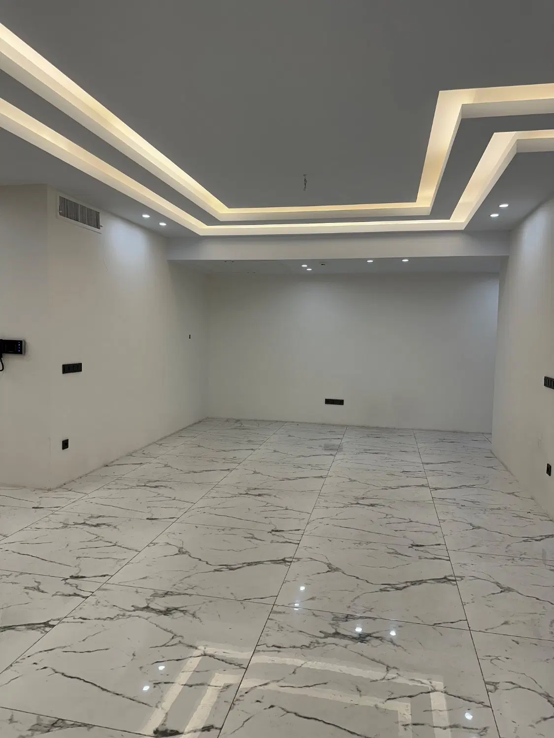 ۱۸۵ متر ۳ خواب مستر ۲ پارکینگ سندی