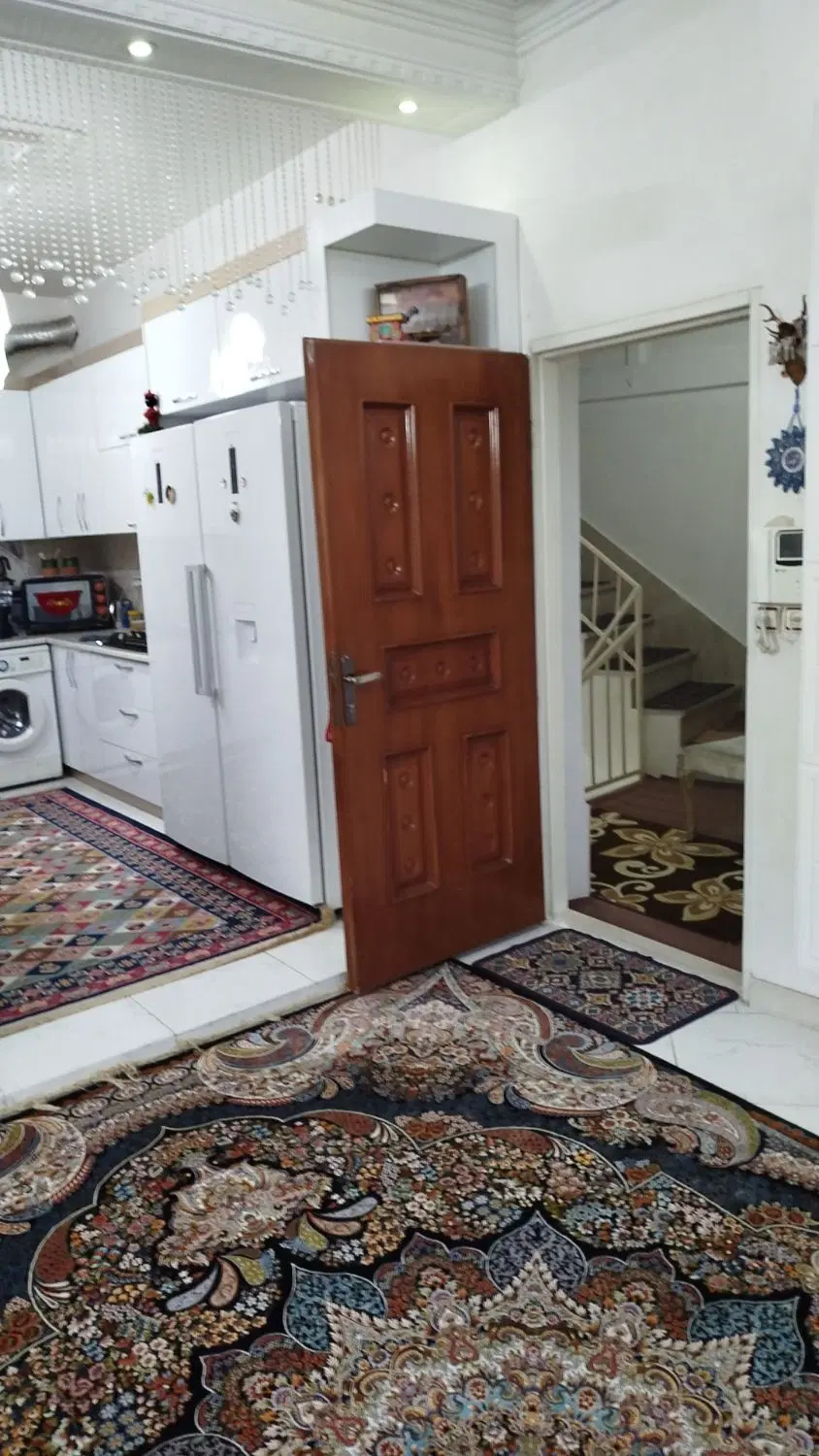 طبقه دوم  از ساختمان ۳ طبقه در قنات ناصری
