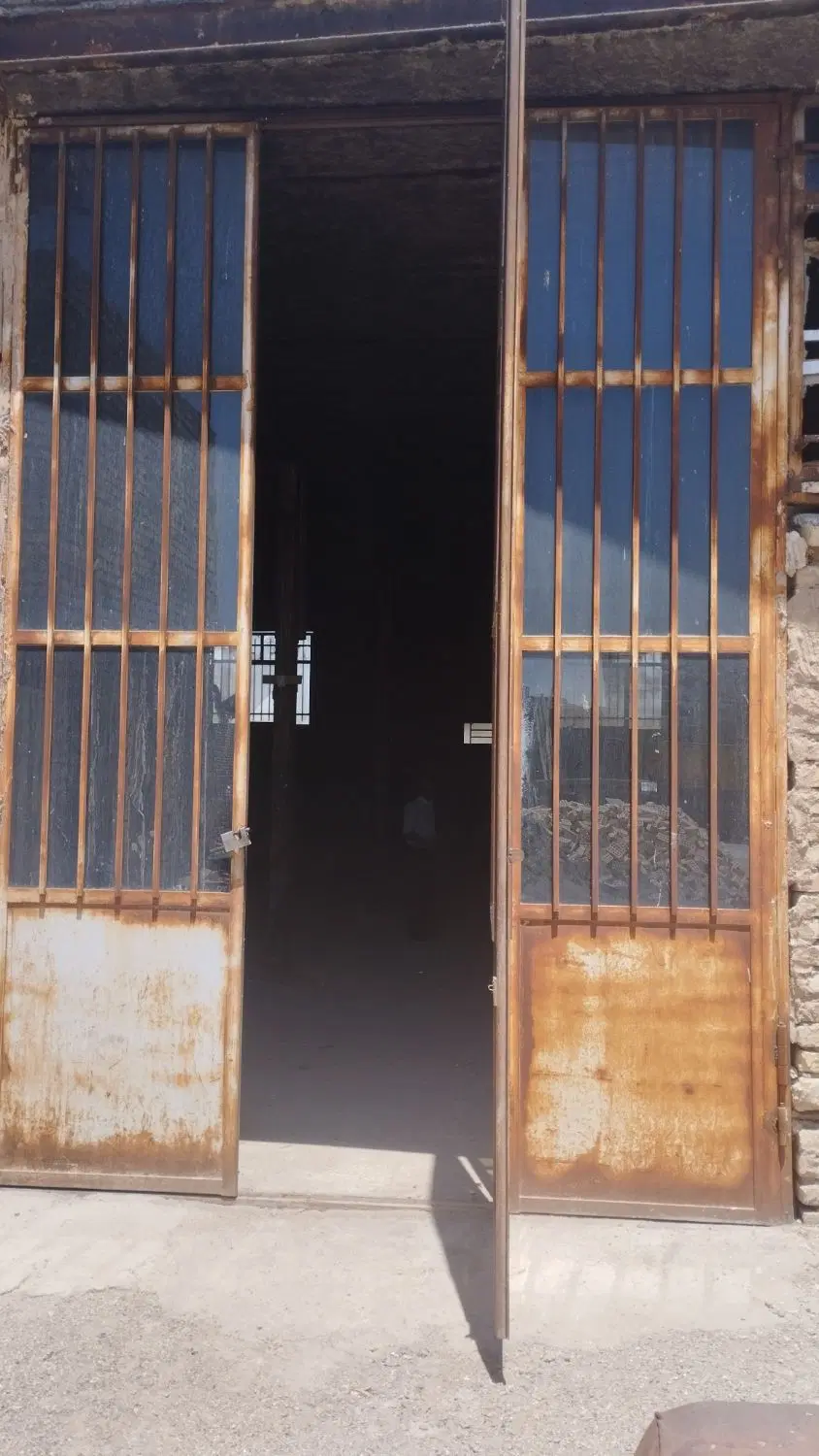 اجاره کارگاه سالن 250متری در خ امام رضا