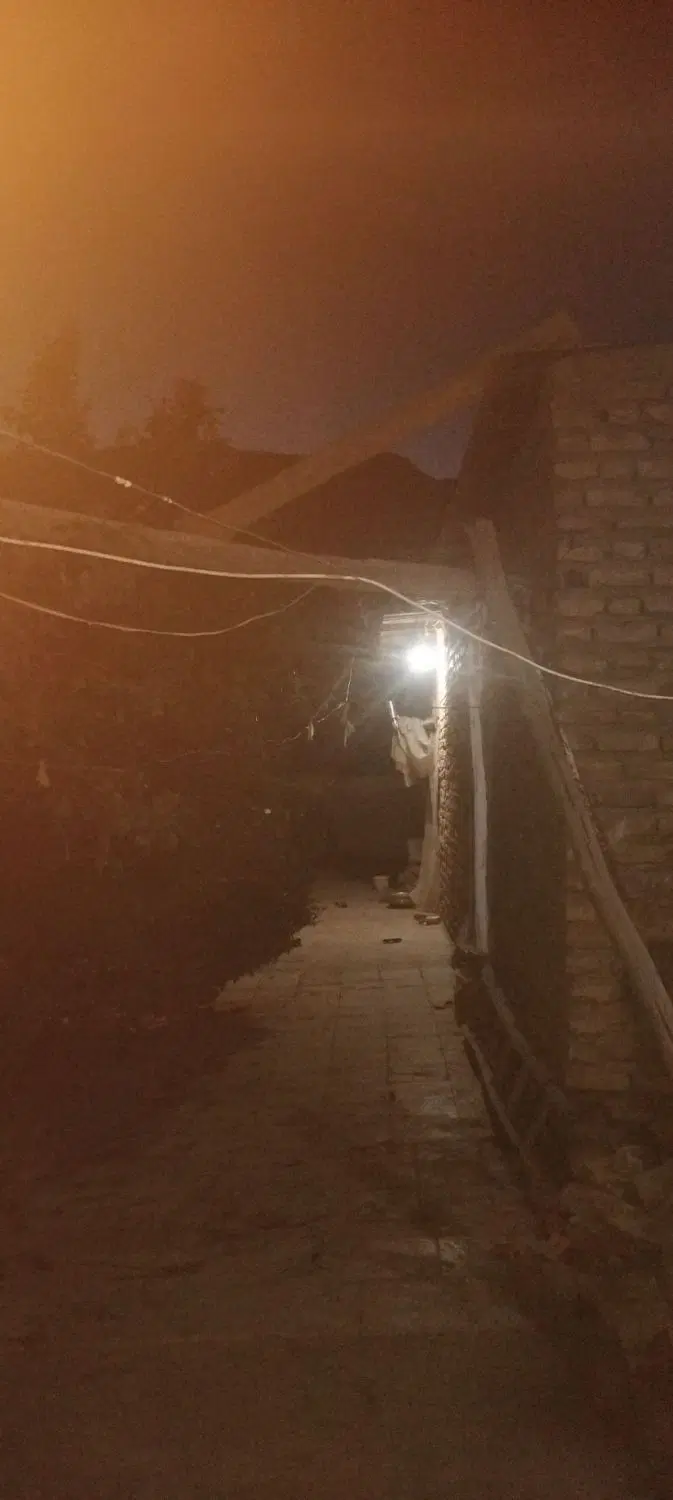 یک اتاق بزرگ و آشپزخانه
