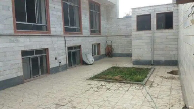 حیاط ویلایی 250متری