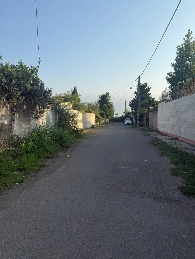 زمین ۱۰۰۰ متری با مجوز ساخت ۱۹۵ متر آب برق گاز