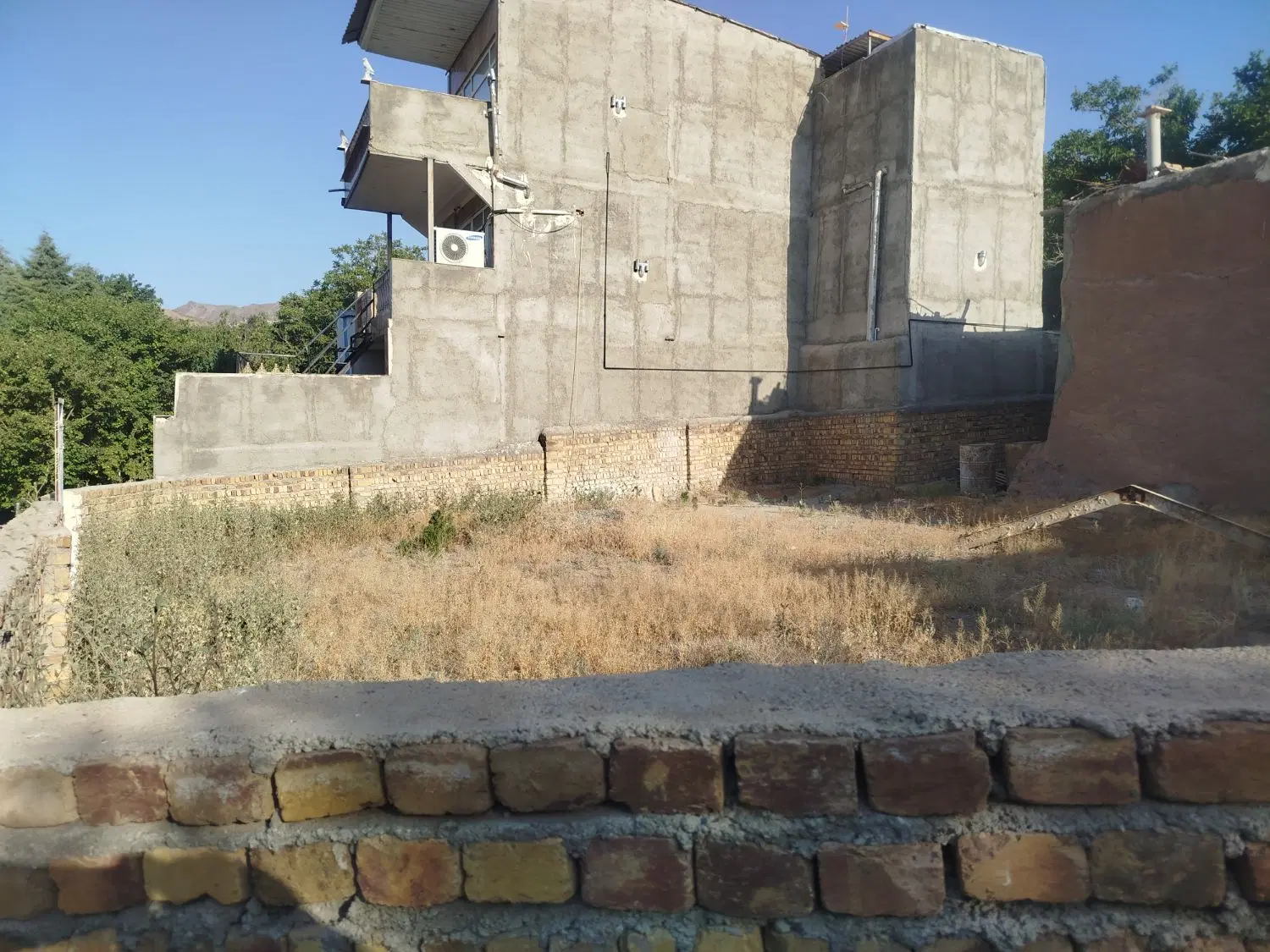 زمین مسکونی روستای جارو . اشتهارد