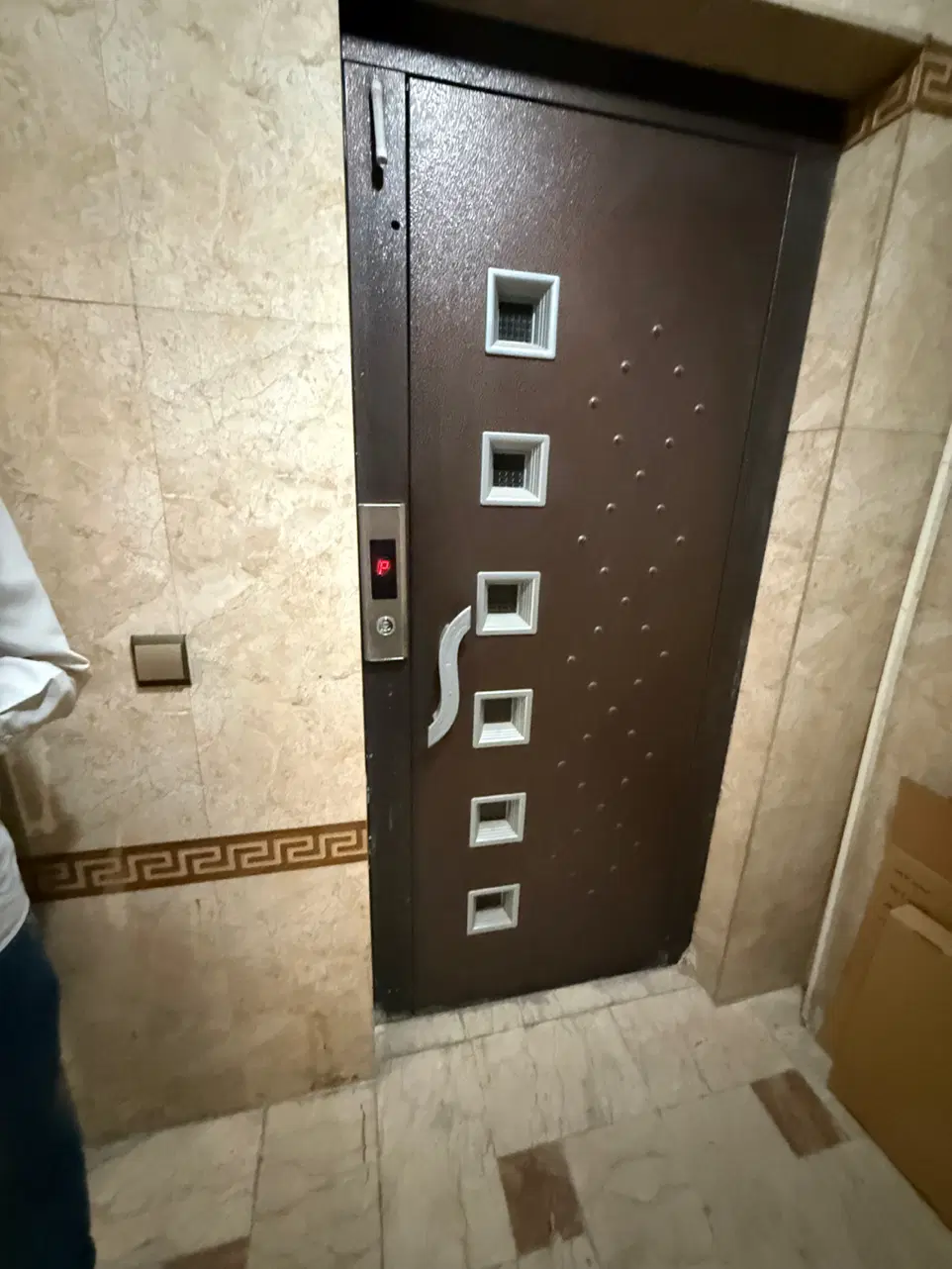 ۳۸ متری آسانسور دار