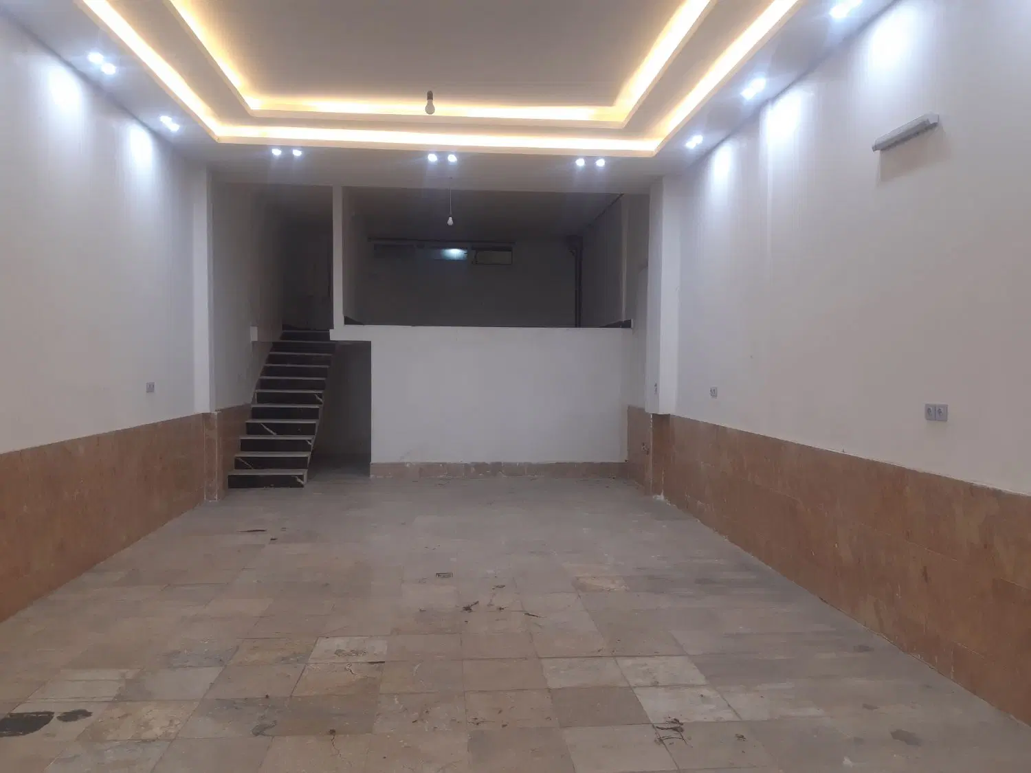 رهن و اجاره مغازه ۱۰۰ متری کشف