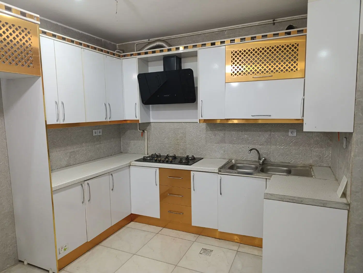 آپارتمان مهندسین ۴۰۰وام سر اصلی