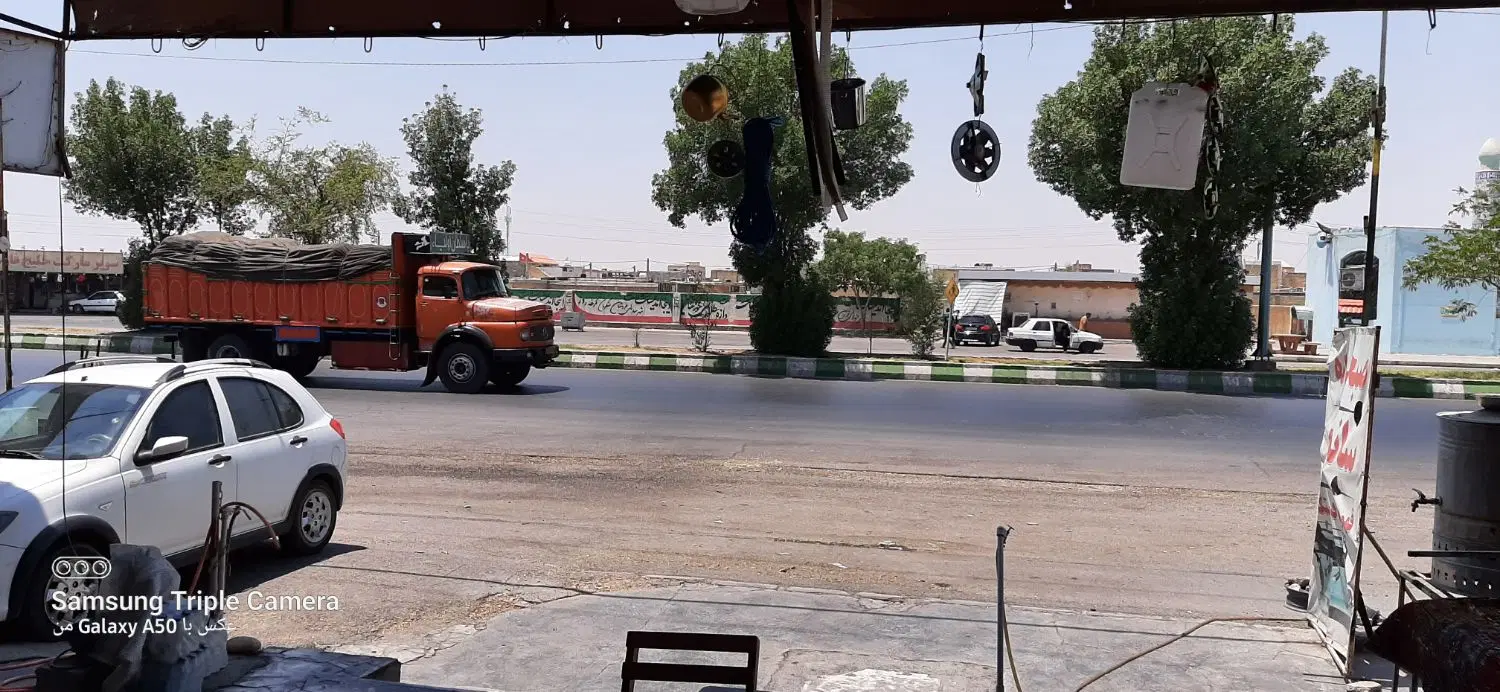 فروش۵عددمغازه تجاری و گاراژ.خیابان انقلاب بر۲۰ متر