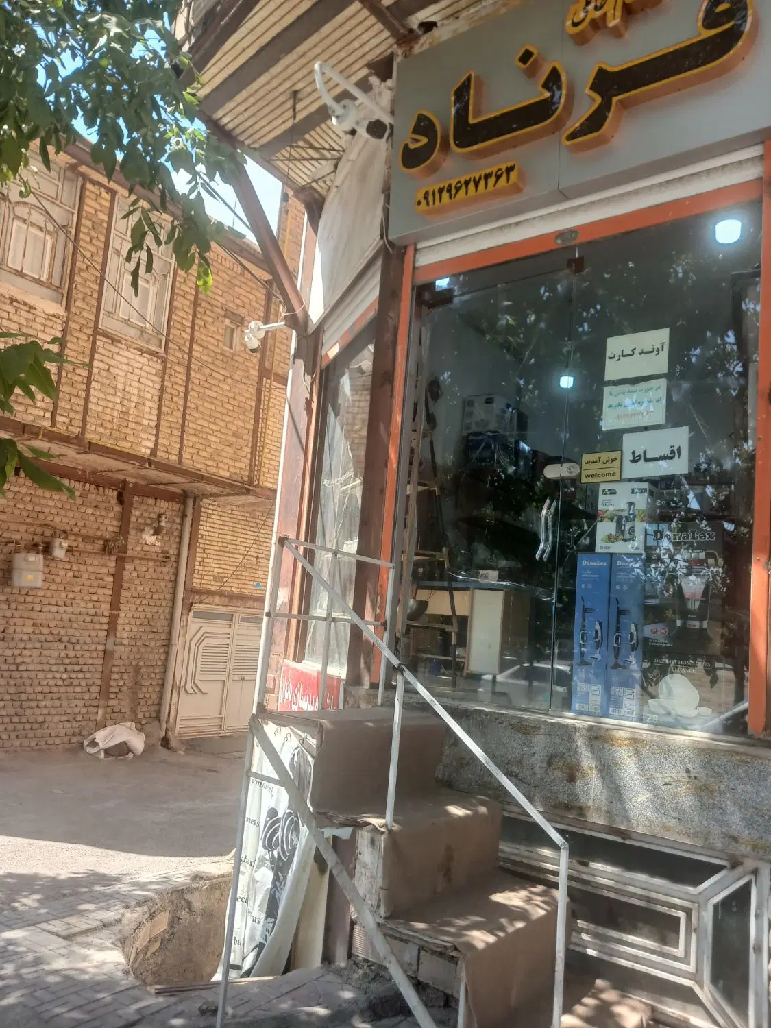 یک باب مغازه چهل متری واقع در خیابان کهمان
