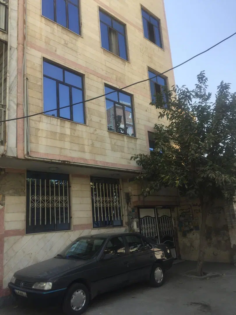 زیر همکف هم مناسب سکونت هم دفتر کار