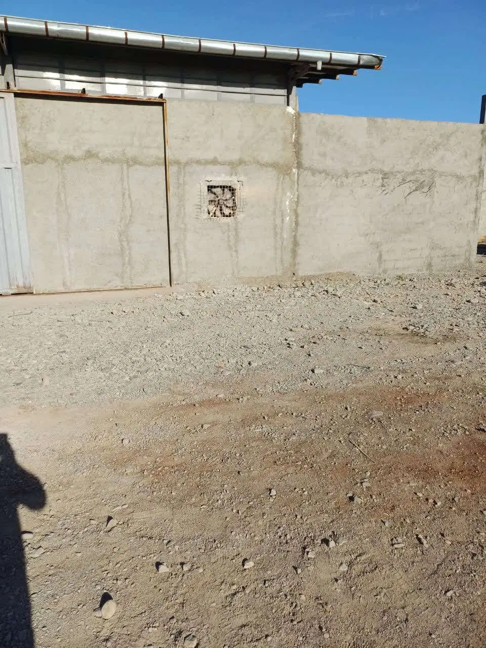 سه دانگ زمین از ۱۱۰۰ متری دارای ۴۳۰ متر سوله