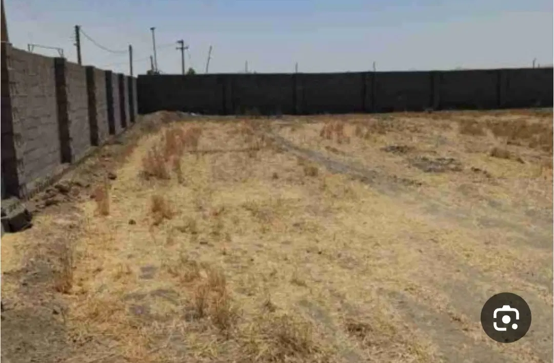 چهاردیواری مساحت 800متر250مترسوله دارای برق وآب