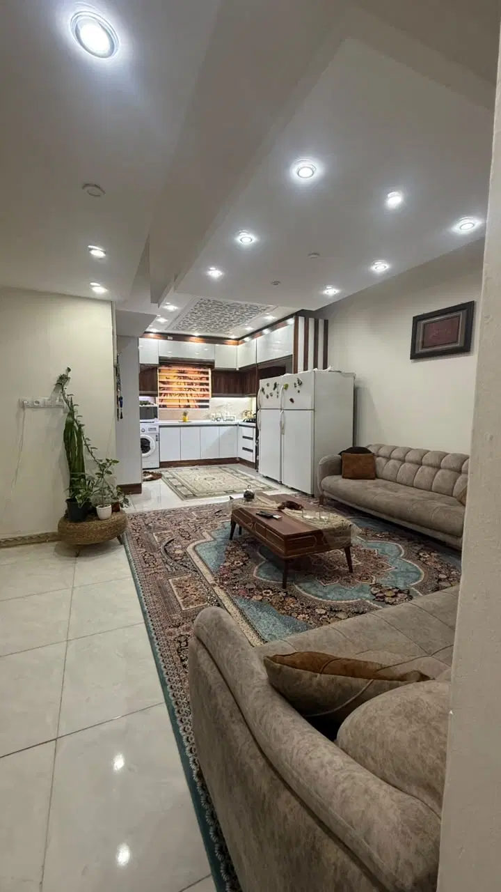واحد همکف نبش اصلی امیرآباد فاز 2