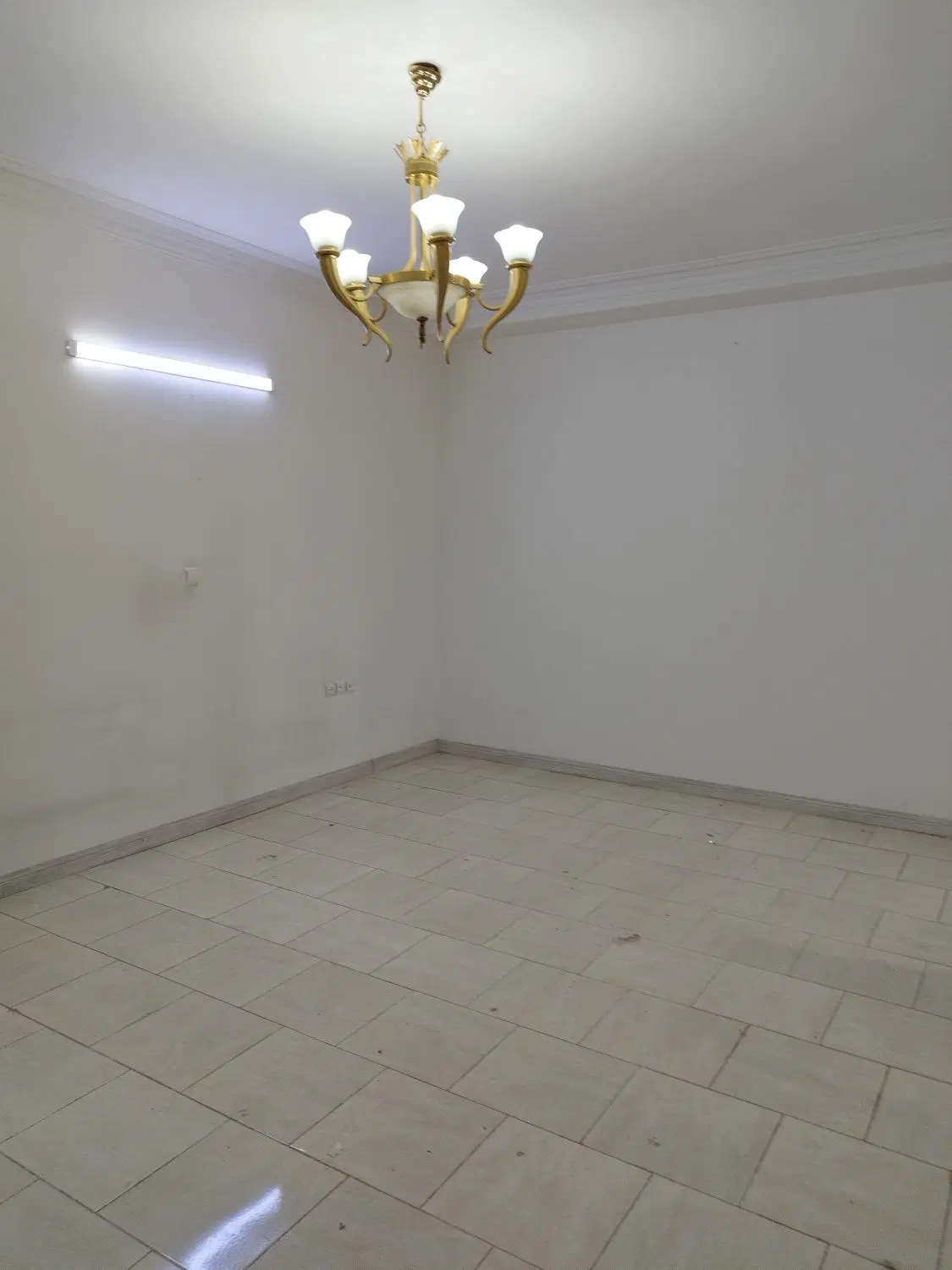 ۵۵ متر با پارکینگ، آسانسور و انباری
