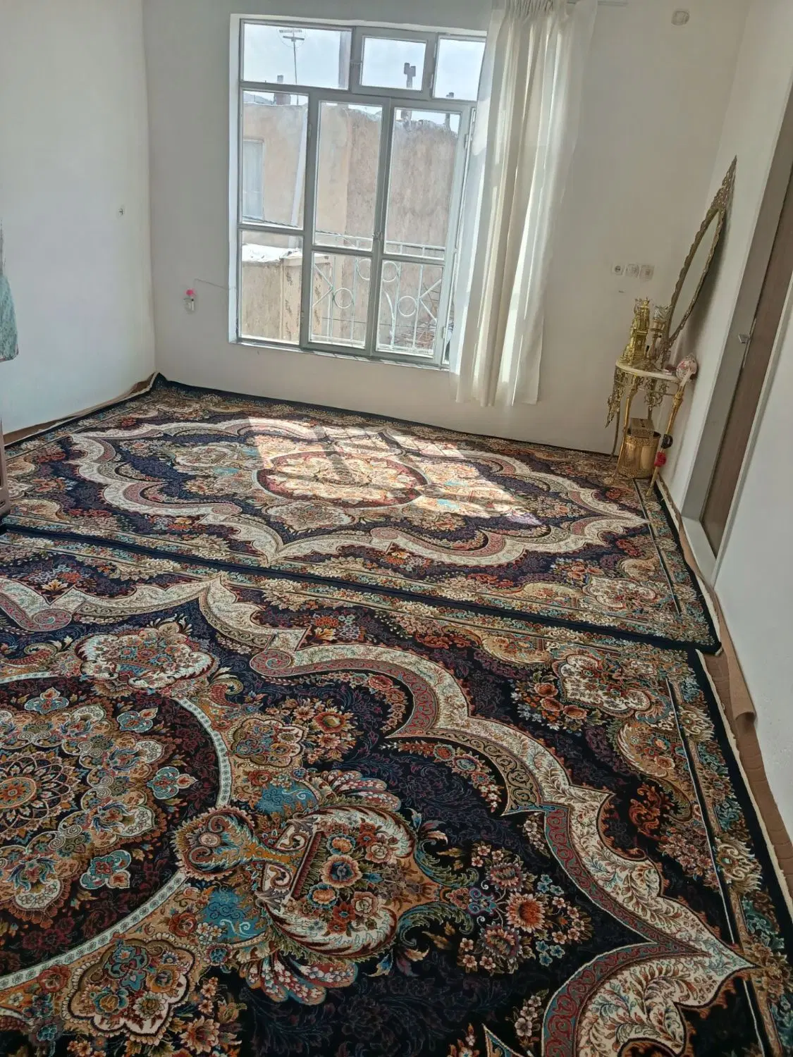 حیاط دوطبقه بازیرزمین