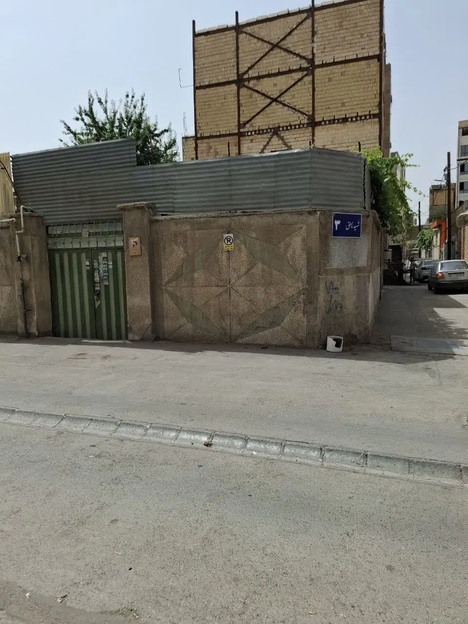 ویلایی سر نبش مناسب سکونت و ساخت و ساز مطهری