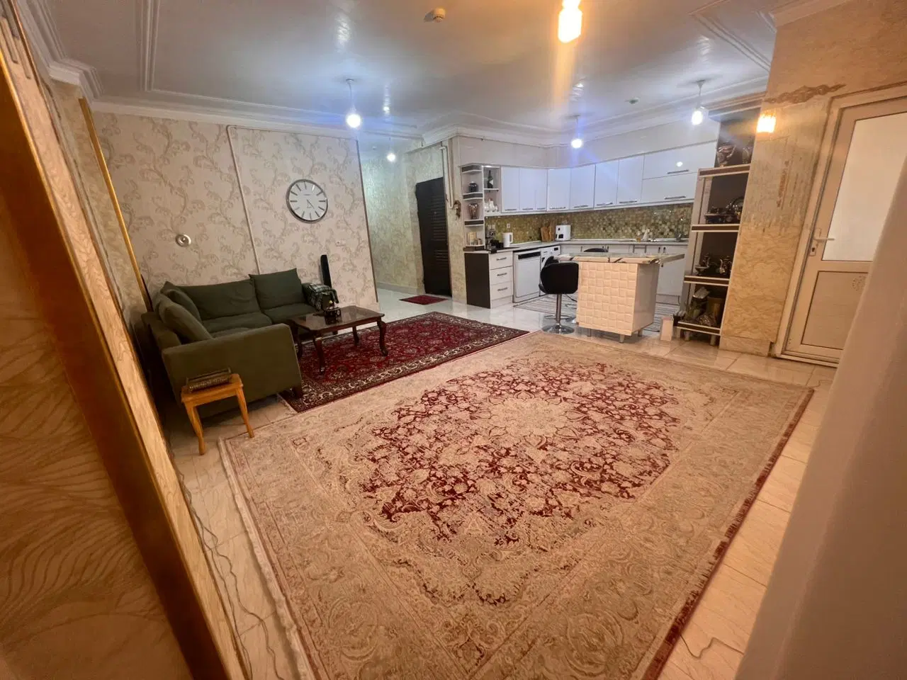 رهن یک واحد آپارتمان  در کوی کارگر روبروی مخابرات
