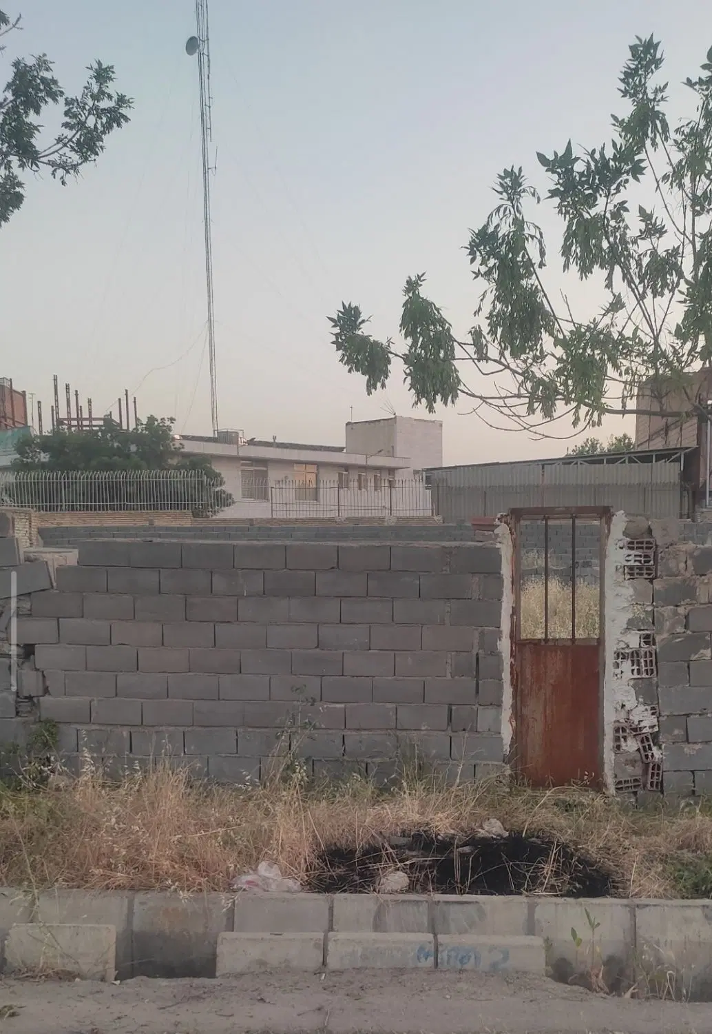 زمین تجاری، مسکونی