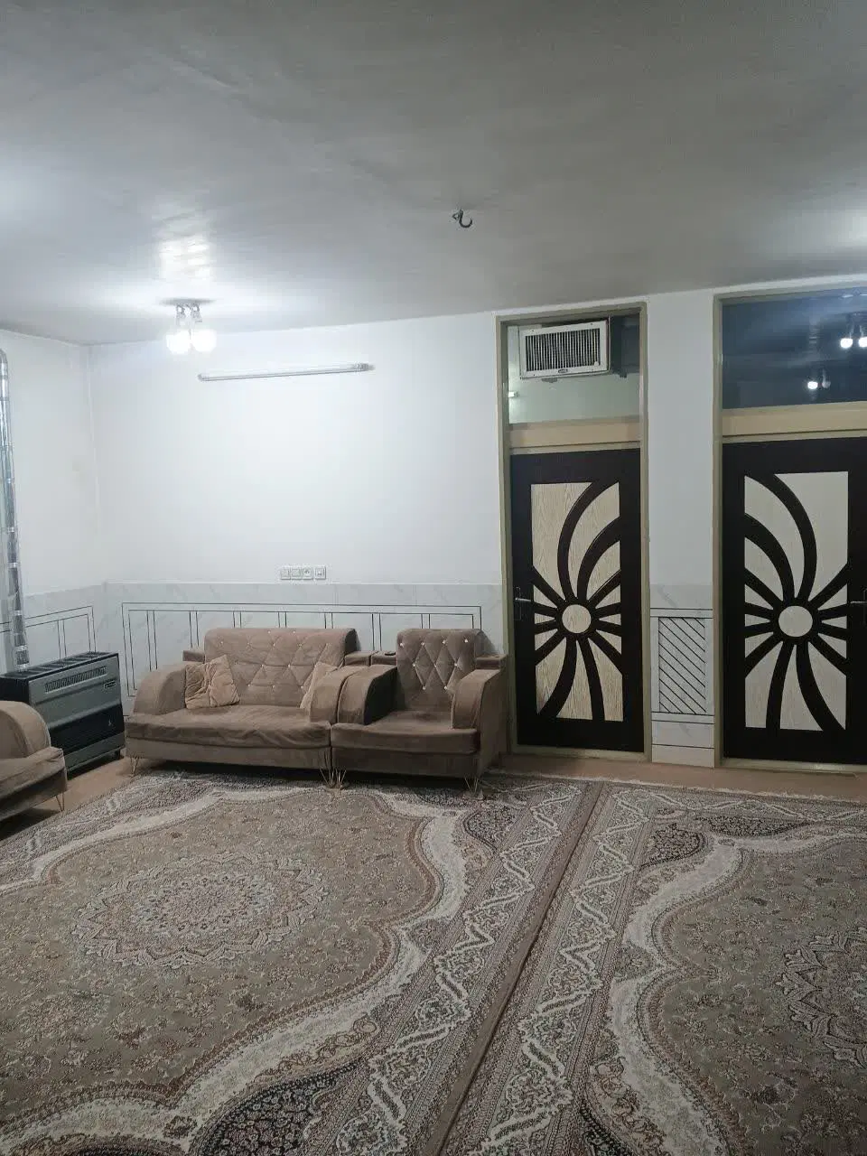 خانه شمالی ساز ۱۸۰ متری دو خوابه  دارای پارکینگ