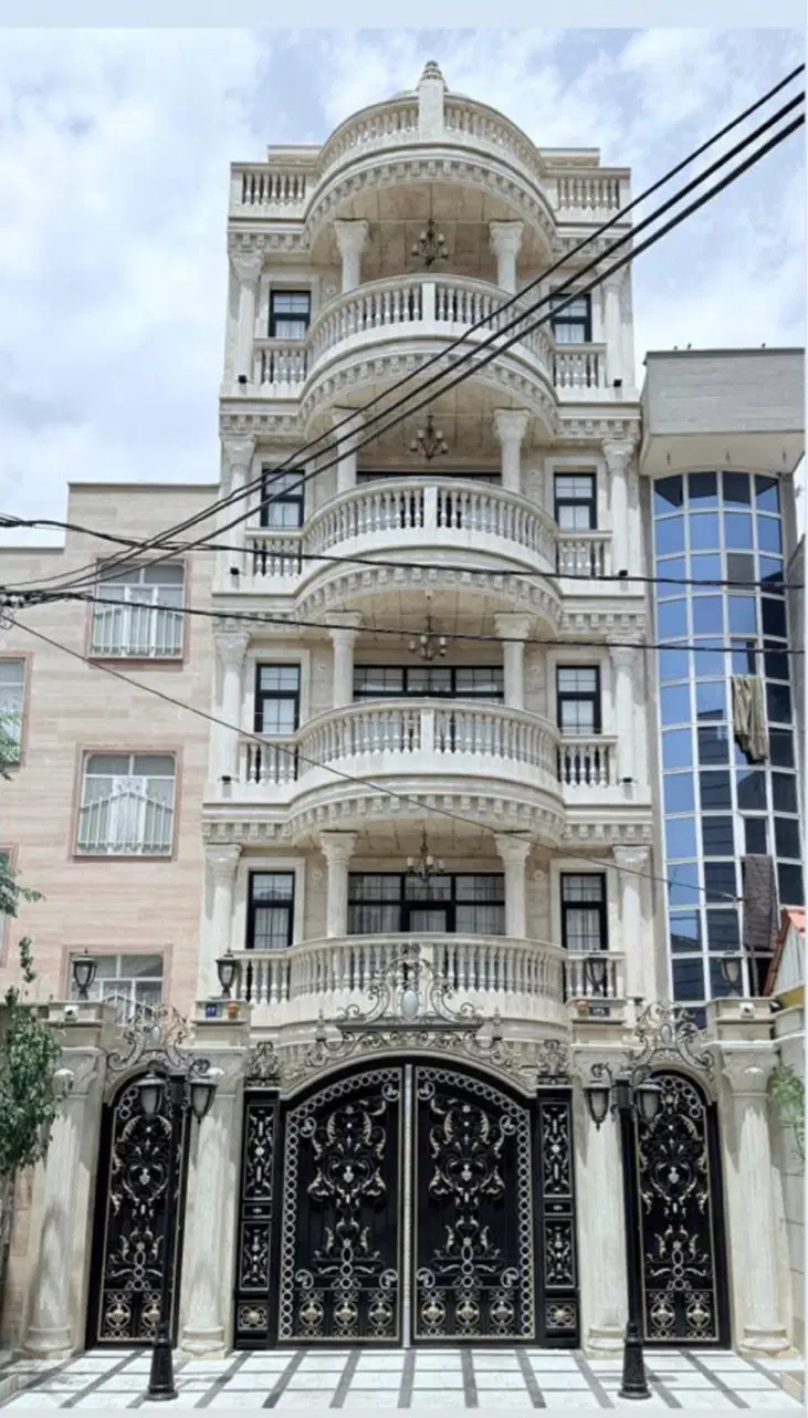 آپارتمان ۵ طبقه روی پارکینگ