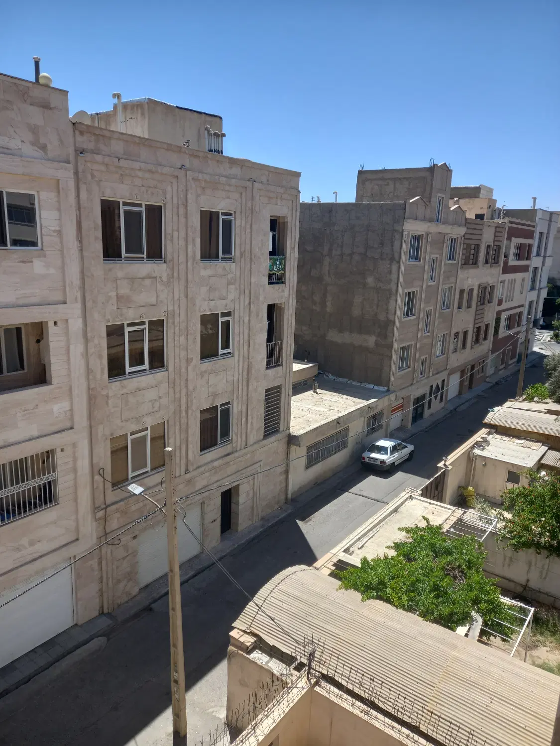 ۲۰۰مترخانه ویلایی مناسب سرمایه گذاری وساخت