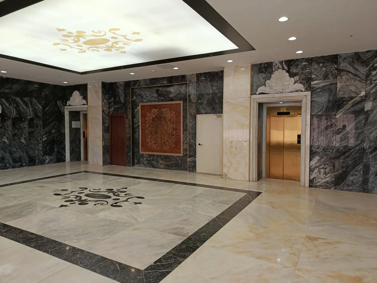 واحد لاکچری تاپ لوکیشن