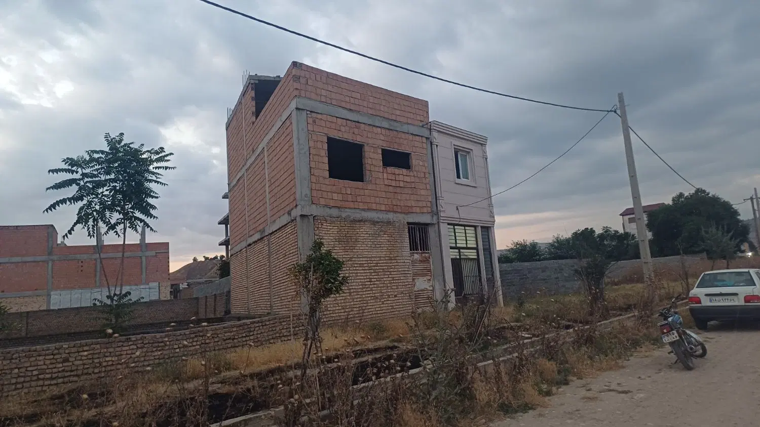 خانه نیمه کاره