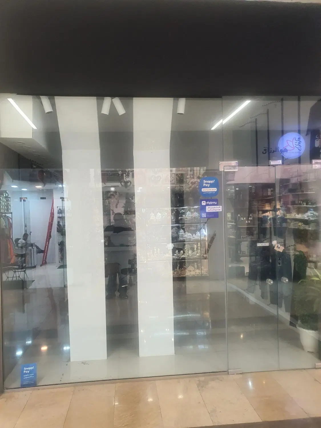 مغازه لوتوس مال