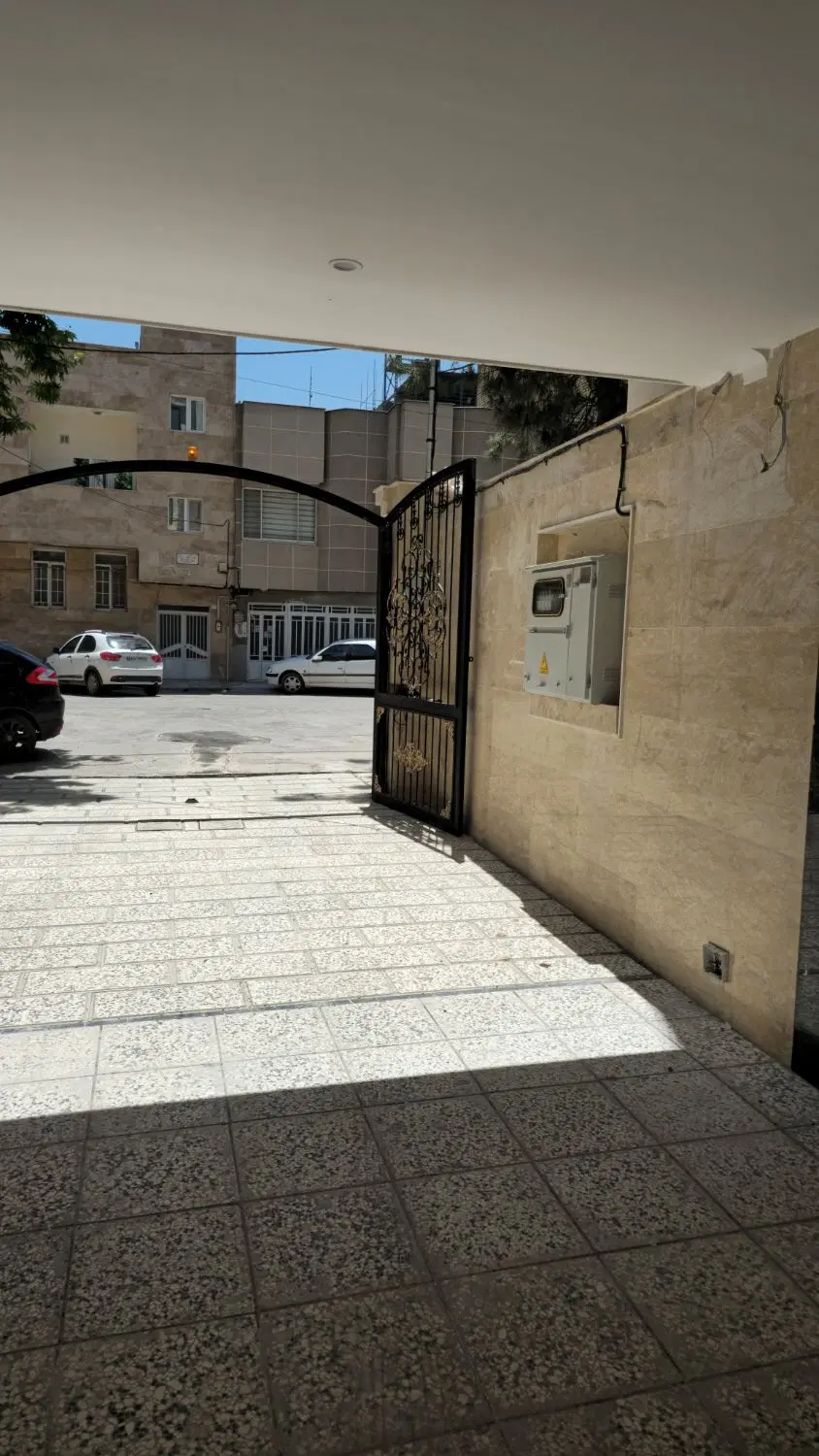 آپارتمان فرامرز عباسی بهاران