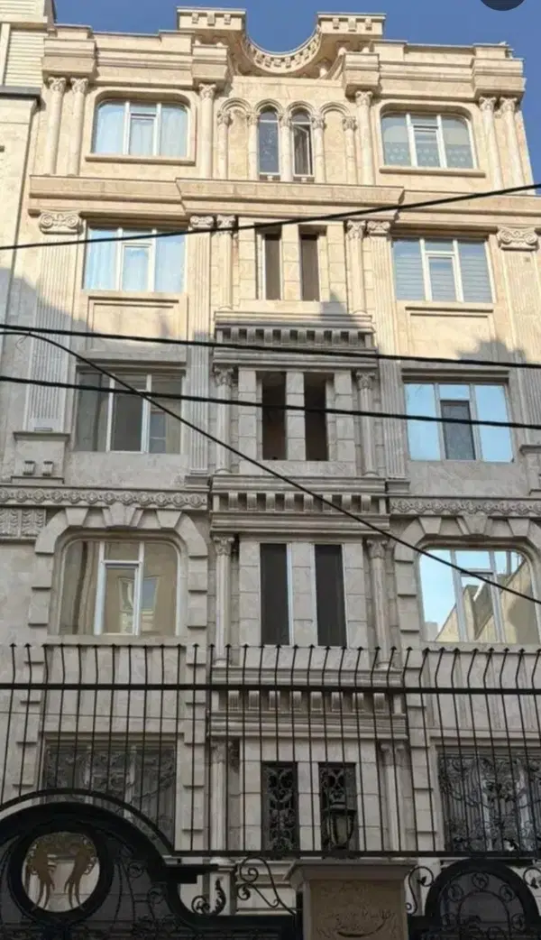 رهن کامل _ 97 متر _ 2 پارکینگ سندی اصلی