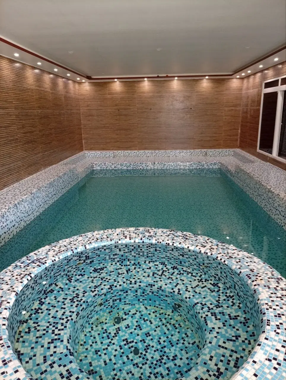 ویلایی استخردار