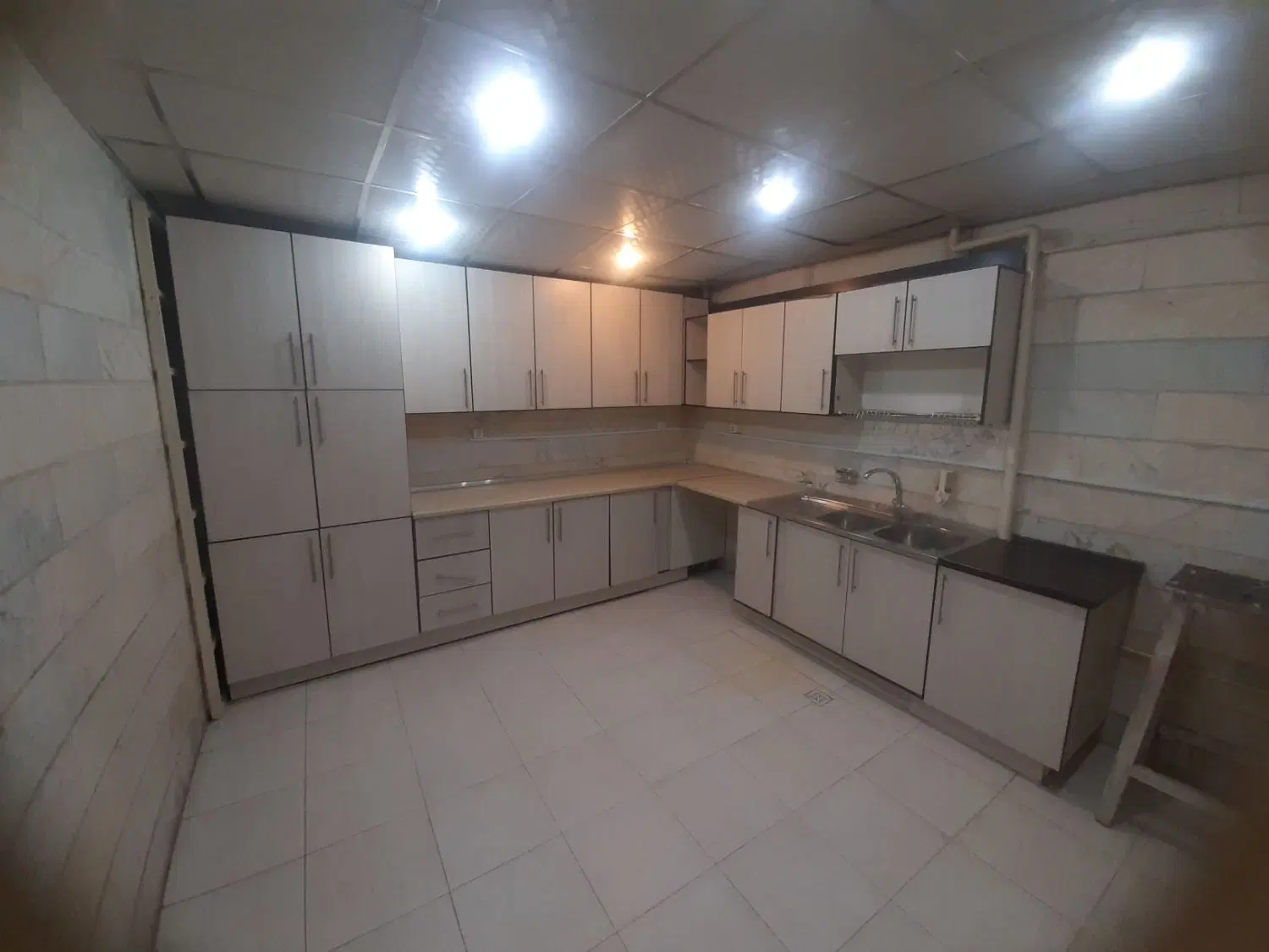 آپارتمان ۲ خوابه ۹۵متر با۱۲ متر پاسیو کابینت شده
