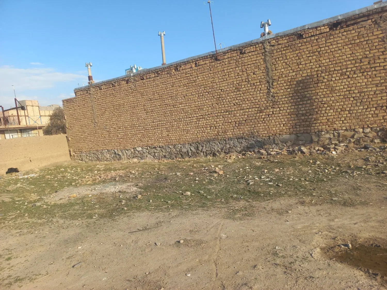 زمین قلعه نو مسکونی امکانات رو زمین