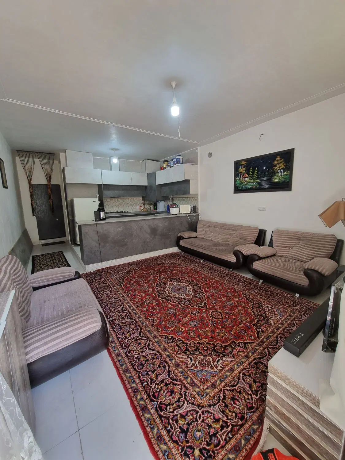 خانه ۹۰ متری حیاط دار ماشین رو گردخون (منزل)