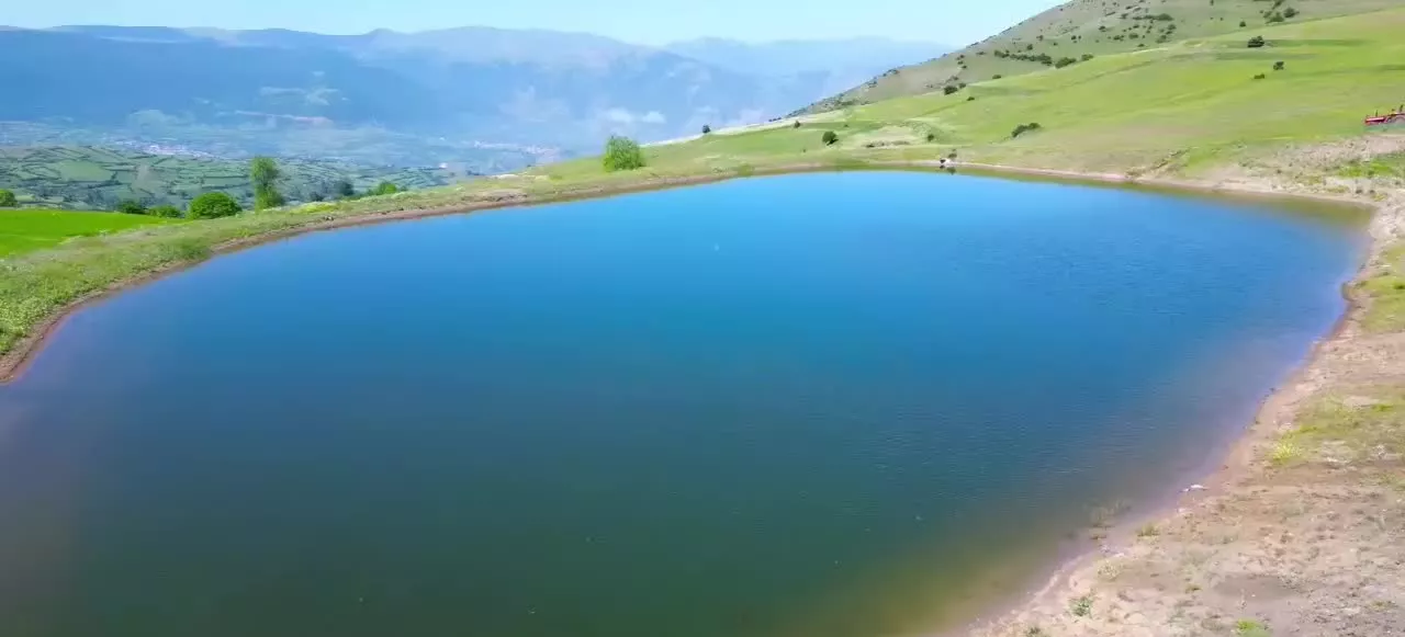 باغ گلخانه ۲.۵ هکتاری با آب دائمی و ویوی بی‌نظیر